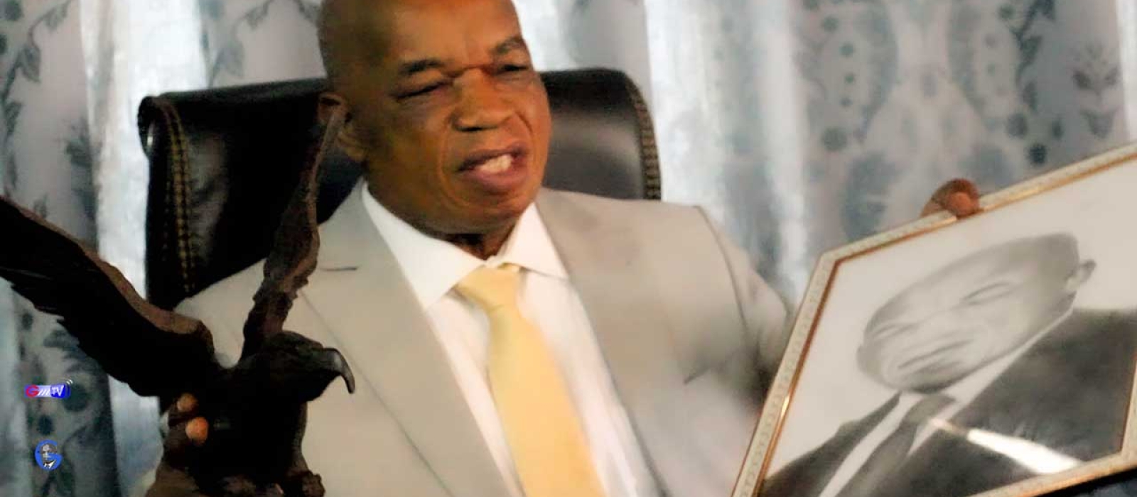 Fidèle à ses convictions, Gabriel MOKIA incarne la résilience et l’espoir pour la jeunesse congolaise. De Bumba à Kinshasa, il est le symbole d’un leadership intègre et visionnaire, marquant durablement l’histoire de la RDC.