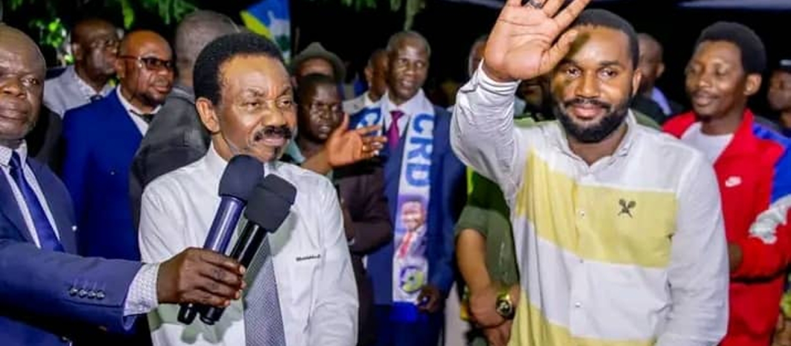 Le Patriarche Christophe MBOSO avec à ses côtés Ingénieur Cherlin Lokanyanga, Coordonnateur National Adjoint de la Jeunesse du Parti CRD.